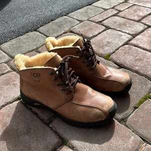 UGG Men’s brown leather booties